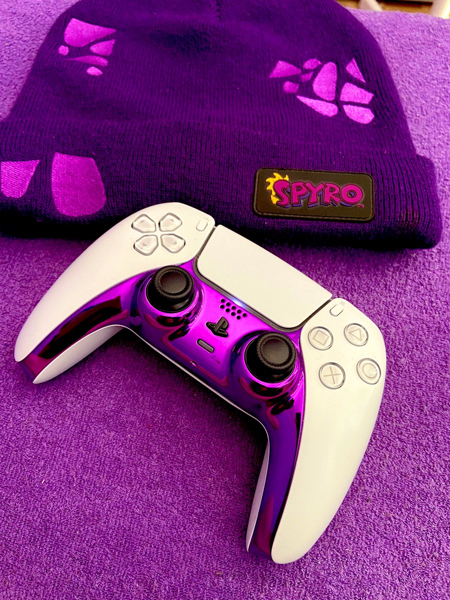 Daemonika's tweet photo. #PlayStation5 #PS5 #spyromerch #Spyro #spyrothedragon #spyrobeanie #purpleps5controller #purpleforlife #purpleisthenewblack https://t.co/E3uv9YmzP8