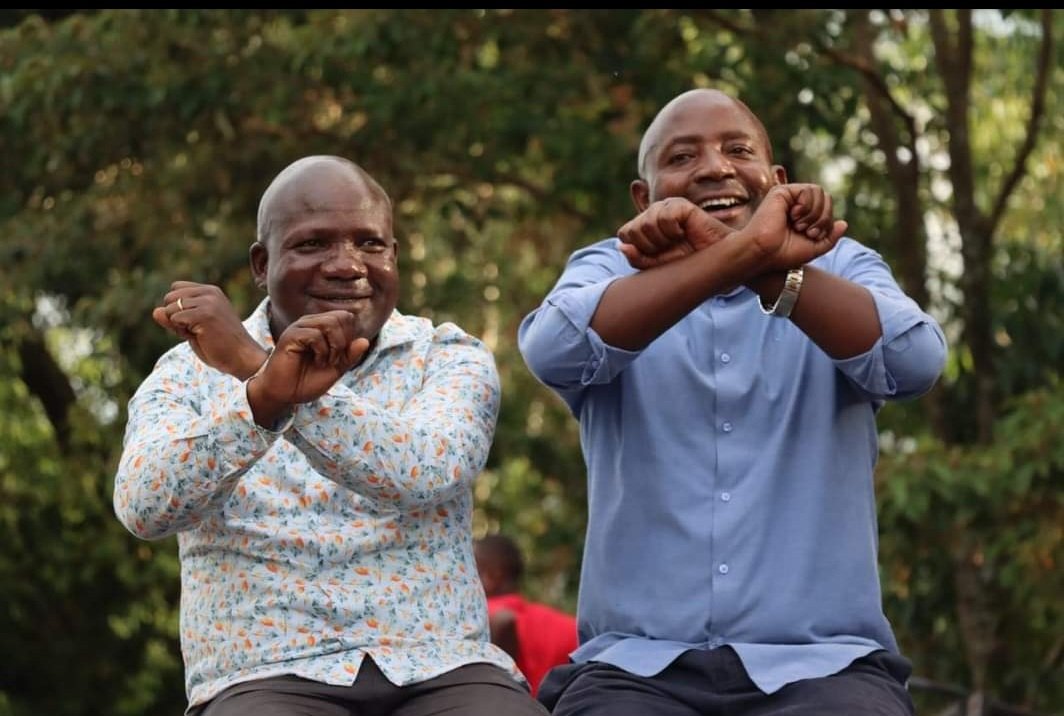 Tuko_co_ke's tweet photo. Kakamega Governor-elect Fernandes Barasa and his deputy, Ayub Savula, to be sworn in on September 15, 2022, at Bukhungu Stadium.

#tukonews #Kenya #Kakamega #Barasa #Savula https://t.co/sp1vuchmdW