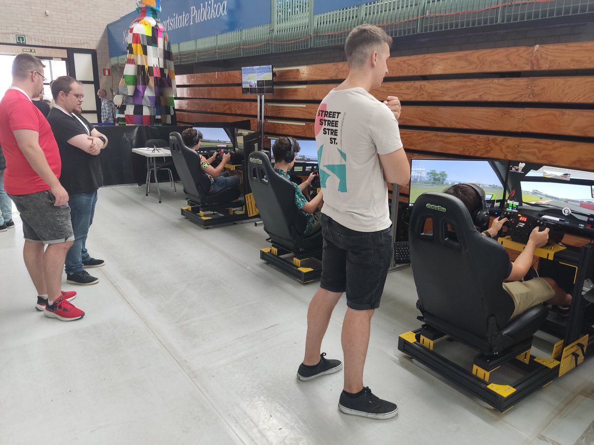 Ya están rugiendo los motores

El mejor #Simracing en la <a href="/navarralanparty/">Navarra LAN Party</a> 

Fase clasificatoria ( hasta 17:30 )

Fase final ( 18:00 twitch.tv/imbrubio77)

Premios <a href="/3DFactorySim/">3D Factory Simracing</a> 

Colabora <a href="/dcsimracing/">Dcsimracing</a> 

🔥🔥🔥