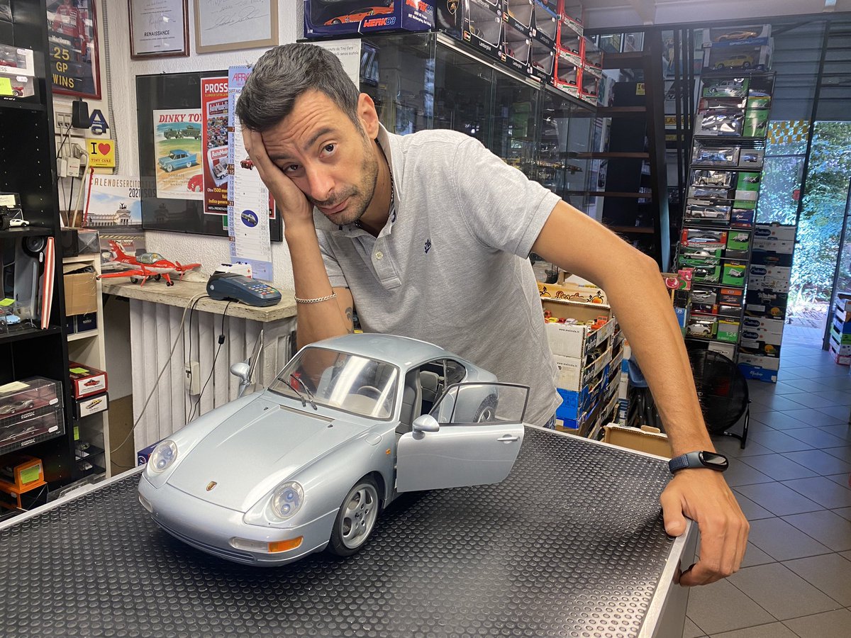 cars_tiny's tweet photo. I ❤️ Porsche #tinycars #porsche #models #scale18 #scalemodels https://t.co/FtPTYbAMBu