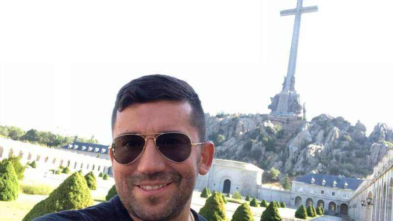 Este hombre ha sido condenado por asesinar a 3 mujeres e intentarlo con otras 6.
Cumplirá su condena en una cárcel cercana a su lugar de arraigo familiar y social porque...