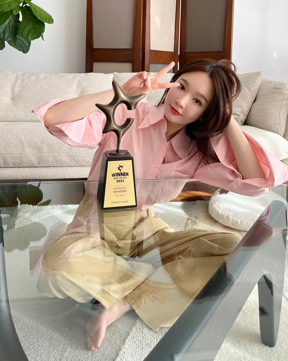 🎉추카추카🎉팡파레를 울려요~🎉
상 쪼개지말구 내년에 어차피 또 받을건데 뭐ㅋ그때가서 하나 해리언니를줘❤