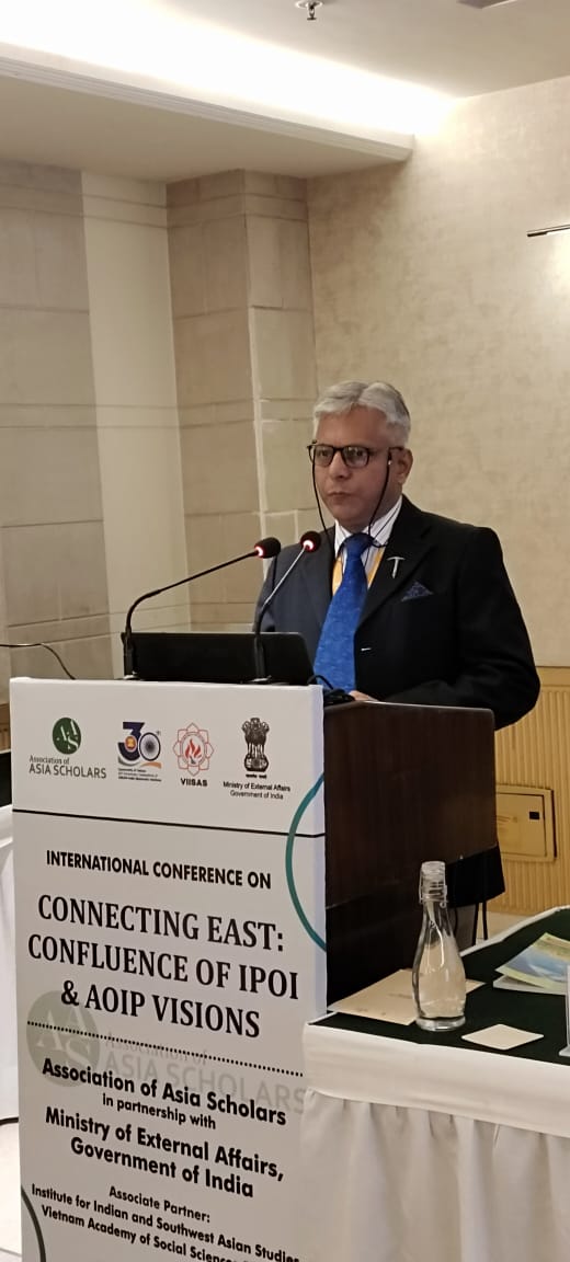nmfindia's tweet photo. 📷 Session I, Building Bridges: IPOI and AOIP Visions. (at Intl Conf on 'Connecting East' by @AAS_ASIA2020 and @MEAIndia).

Cmde Debesh Lahiri of @nmfindia gave specific implementable recommendations which were well-received by Diplomatic Representatives of #ASEAN countries. https://t.co/oPGsZFN6Gg