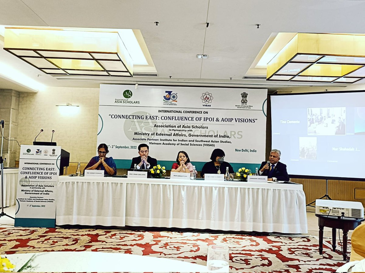nmfindia's tweet photo. 📷 Session I, Building Bridges: IPOI and AOIP Visions. (at Intl Conf on 'Connecting East' by @AAS_ASIA2020 and @MEAIndia).

Cmde Debesh Lahiri of @nmfindia gave specific implementable recommendations which were well-received by Diplomatic Representatives of #ASEAN countries. https://t.co/oPGsZFN6Gg