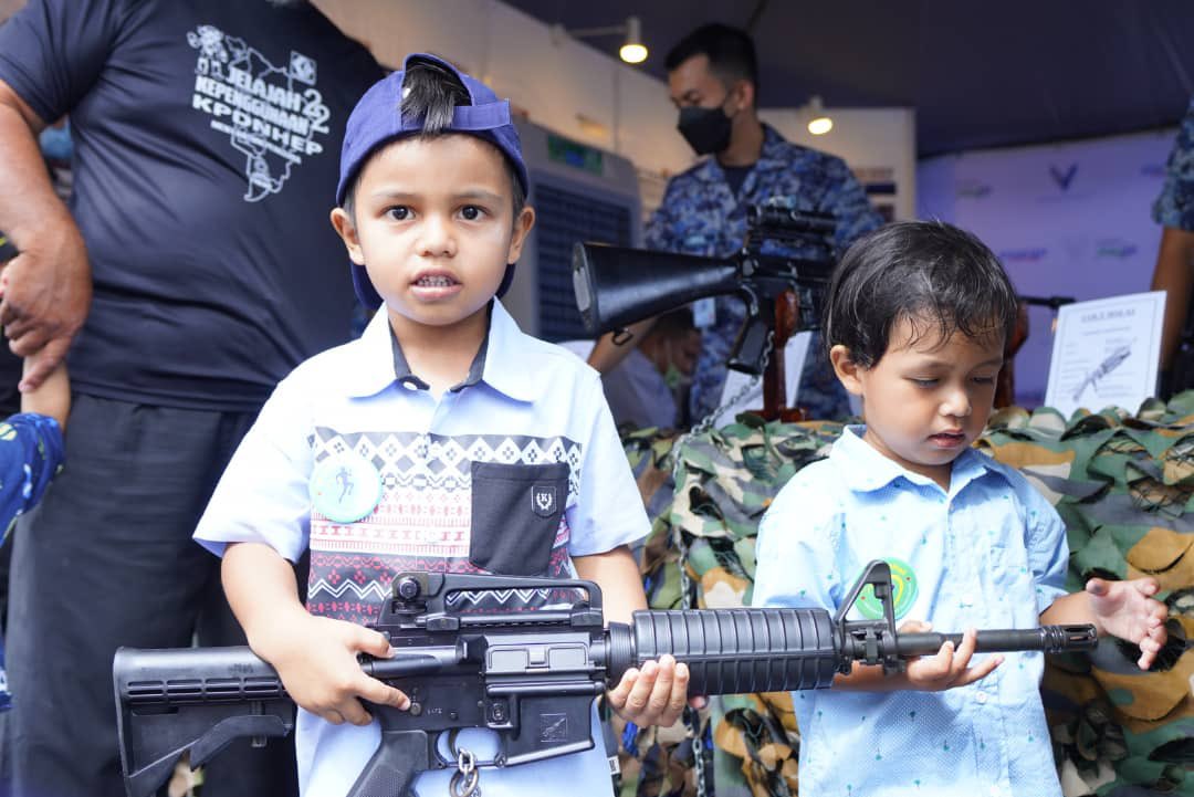 MINDEFMalaysia's tweet photo. Sambutan hari pertama booth MINDEF K23 amat meriah di Stadium Darul Aman, Alor Setar.
Program Jelajah Aspirasi Keluarga Malaysia (AKM) ini berlangsung selama 3 hari bermula 2 - 4 September 2022.
#MindefMalaysia
#MindefUpdate
#AKMMinDef
#ATMSentiasaBersepadu
#kesiapsiagaan https://t.co/ISUXXqveXr