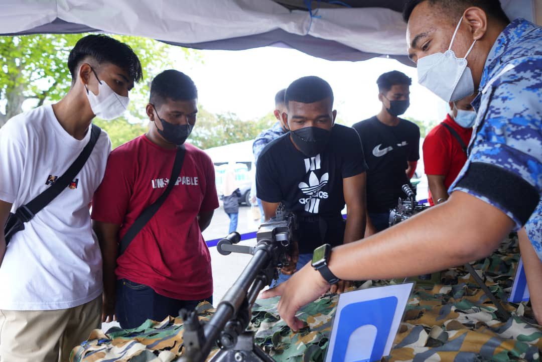 MINDEFMalaysia's tweet photo. Sambutan hari pertama booth MINDEF K23 amat meriah di Stadium Darul Aman, Alor Setar.
Program Jelajah Aspirasi Keluarga Malaysia (AKM) ini berlangsung selama 3 hari bermula 2 - 4 September 2022.
#MindefMalaysia
#MindefUpdate
#AKMMinDef
#ATMSentiasaBersepadu
#kesiapsiagaan https://t.co/ISUXXqveXr