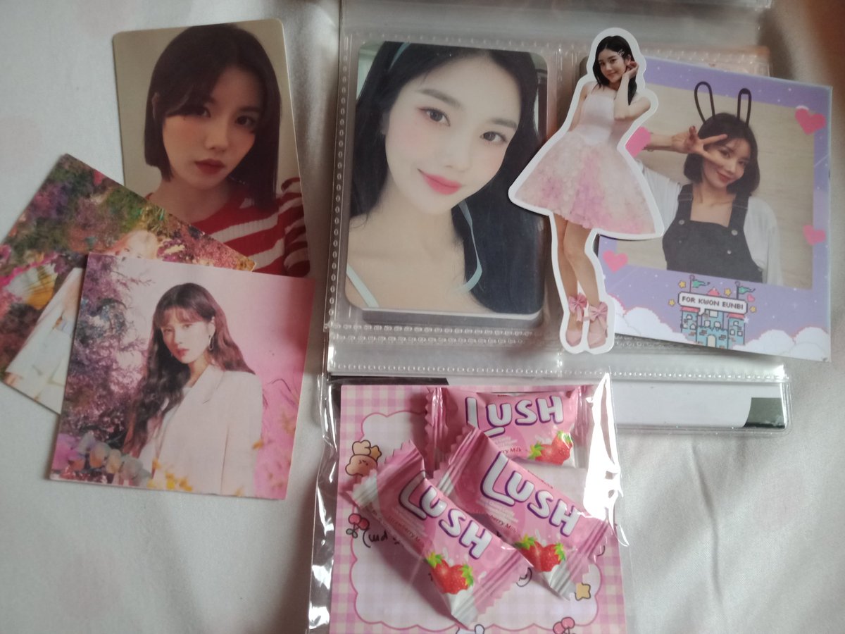 yeeunkart's tweet photo. 🍭 [#from_nich]

hi @nichmails eunbi arrived safely !! thank u for the very secured packaging and andaming freebies omg tysm >< til next transaction! ^__^ https://t.co/OKBQb6GH5s