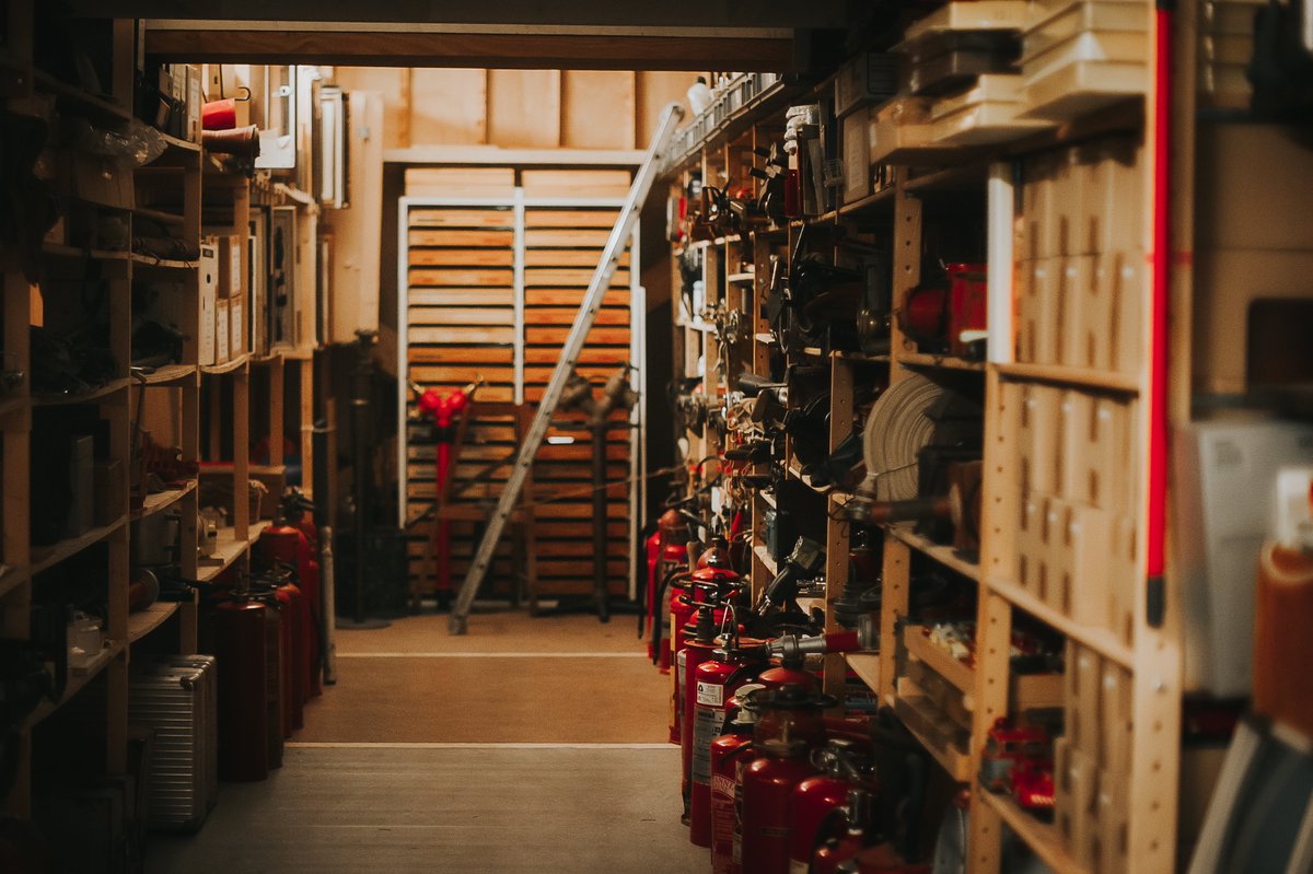 NatBRWmuseum's tweet photo. Nu eens een paar foto's van achter de schermen, een kijkje in ons depot. met dank aan #Megin Zondervan https://t.co/IVnzwTG8fi