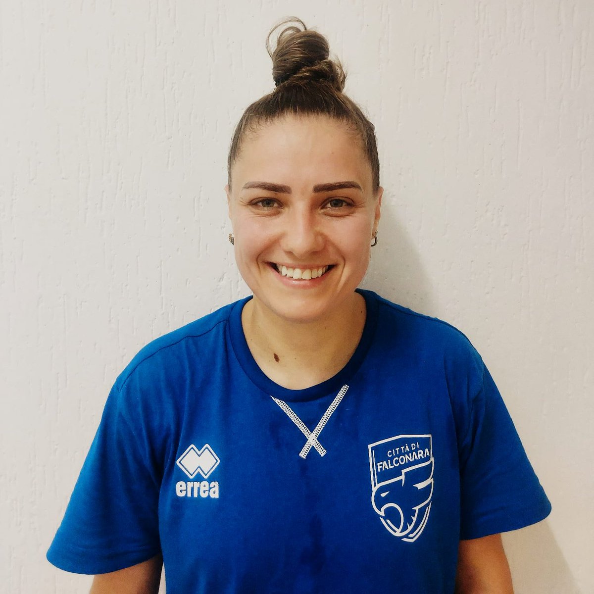 Nathalia Rozo e @Taii_20 sono le nuove giocatrici del Città di Falconara. Giocheranno con le maglie nr 7 e 20 per difendere lo Scudetto conquistato lo scorso anno. Altri obiettivi: Supercoppa, Coppa Italia e @FutsalWEC #weareCitizens #SerieAfemminile #FutsalFemenino