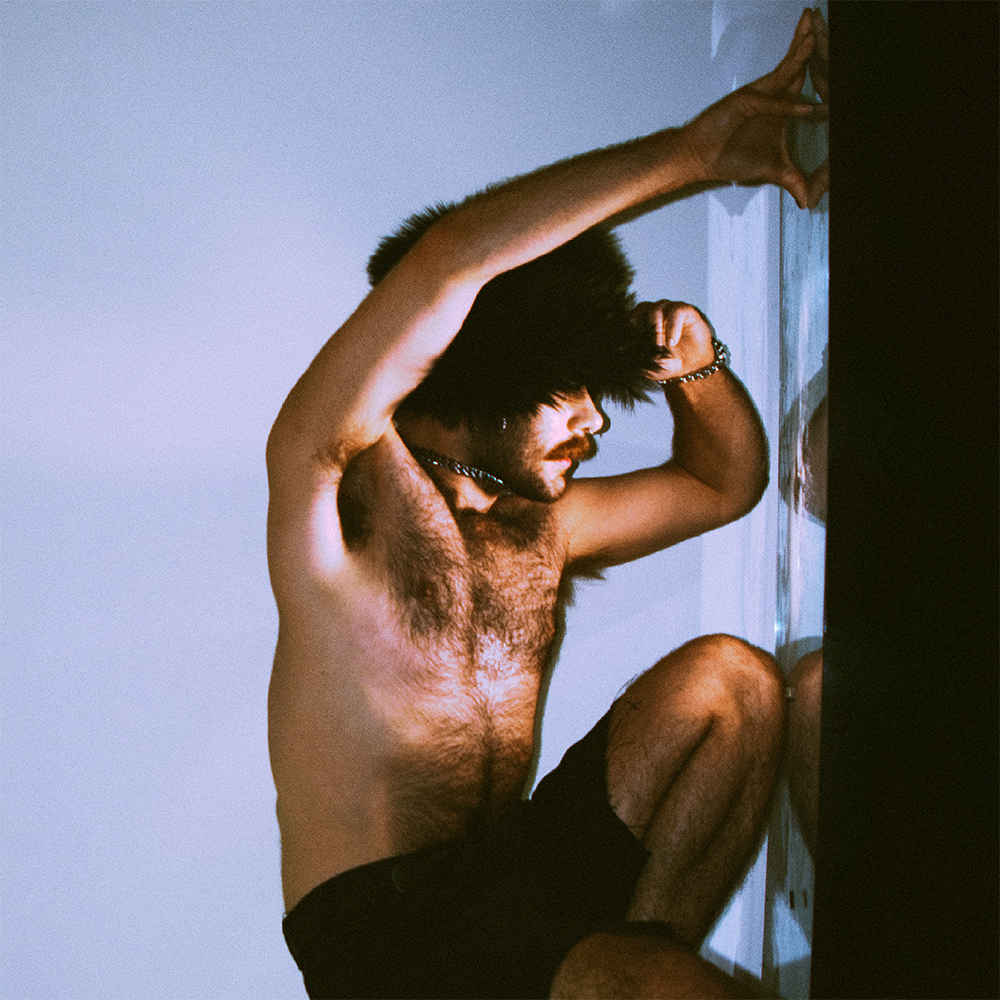 'tangled in the swingset' came out today!!
all writing, production, vocals, mix, master by me, also shot + edited the artwork - BBC Introducing interview next weekend!! v v proud of myself

All music links here --> linktr.ee/sgcackle