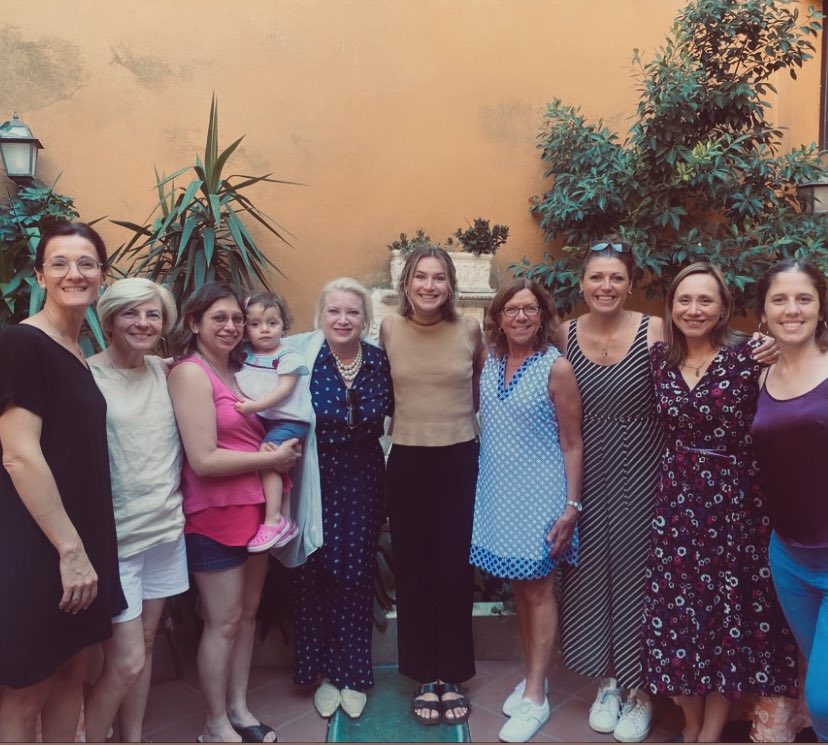 walkenstein's tweet photo. The ladies of @followVITAE got it going on! 🇮🇹🌎🔥 #vitaesummit #rome https://t.co/ofLUv1ftE2