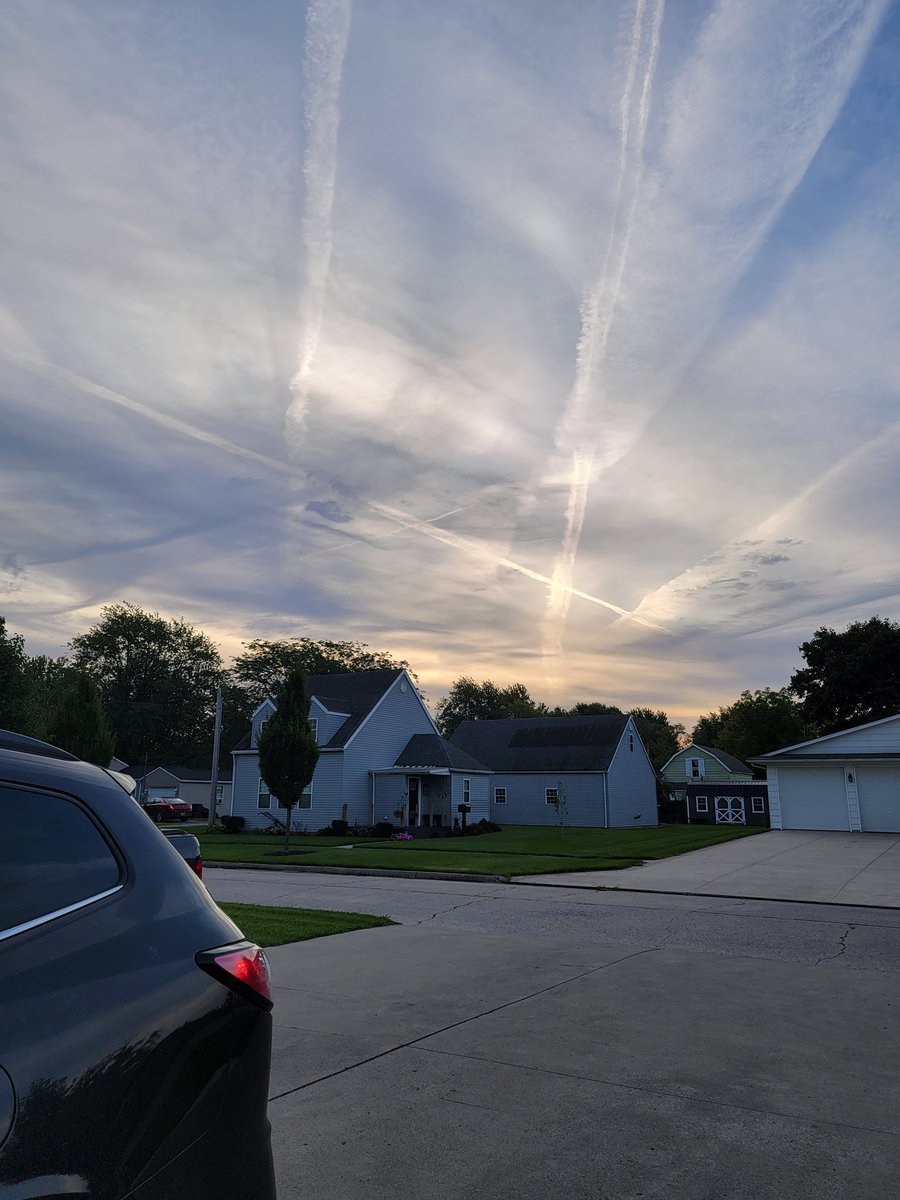 karleykay11's tweet photo. Happy #phriday 
What a beautiful sight this morning- it's going to be a great day! 💙❤️

#wensinkway 
#phstrong https://t.co/hoc1pf2ZIf