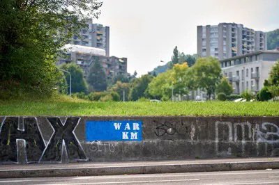 Anti-Kriegs-Graffito: Busse für Pussy Riot. «Durch die Sprayerei beeinträchtigte die Täterschaft die Ansehlichkeit der Mauer.» Diese schöne Mauer aber auch!