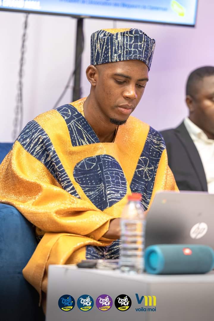 EtienneTalla1's tweet image. Journée Mondiale du Blog à Douala avec @AtomeBlogueur. Bravo pour ce que tu dégages comme puissance. C&apos;est du grand art que tu fais. C&apos;est du Tallartistik. 🖼️

@BloggersCM l&apos;association des Blogueurs Du Cameroun y était. 👌🏿

#BlogDay2022
 #ABCBlogDay
#ABCCARE