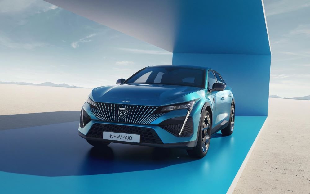 MenadzerFloty's tweet photo. Już 5 września rozpoczyna się proces zbierania zamówień na nowy model Peugeota 408 w limitowej wersji specjalnej First Edition. W tej specyfikacji crossover spod znaku lwa napędzany jest hybrydą PHEV o mocy 225 KM.
@peugeotpolska https://t.co/KFvs3AJFS6