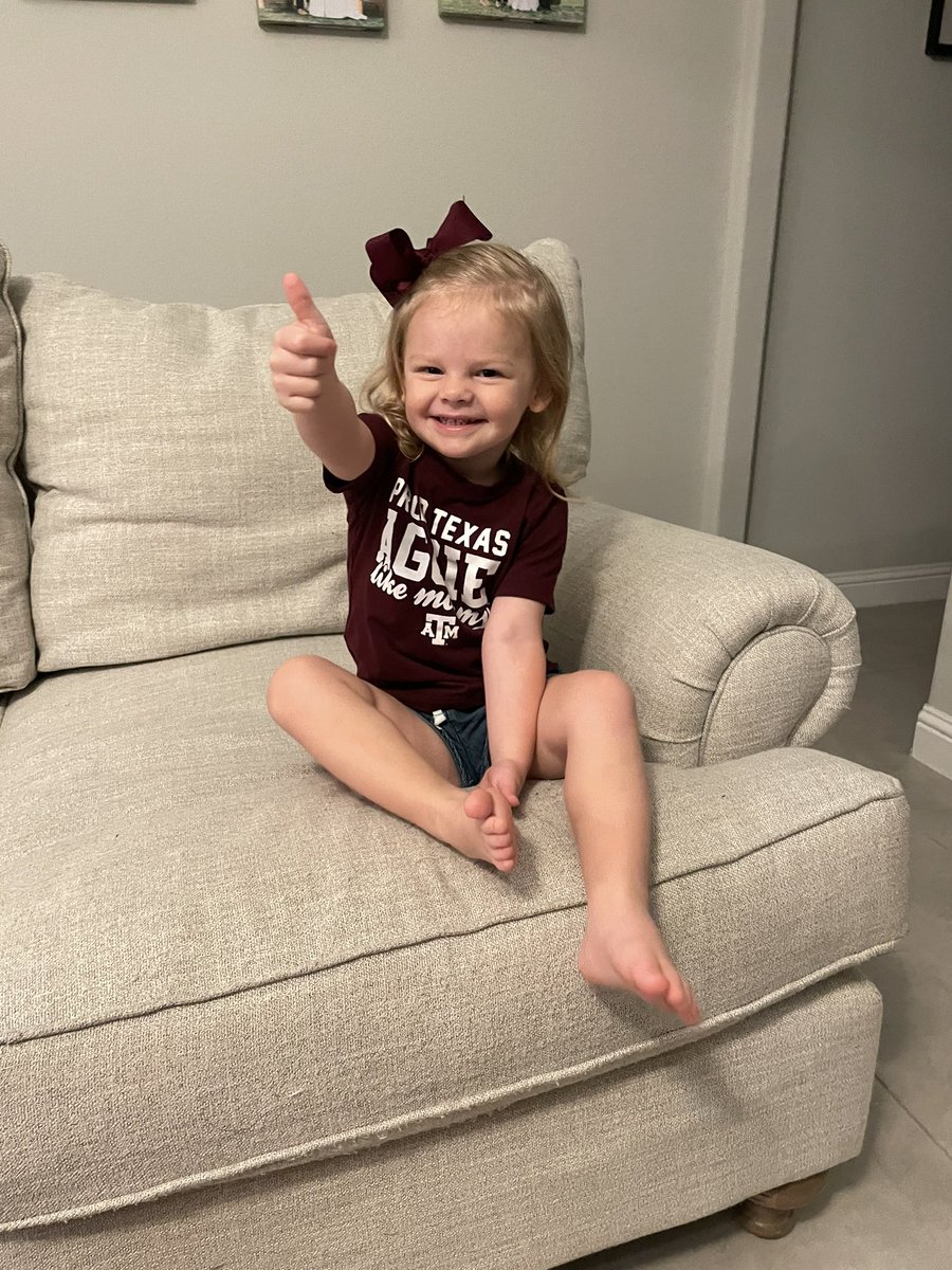 MrsLMerriman's tweet photo. Happy #collegecolorsday from my little Aggie! She’s got her #gigem down and I couldn’t be prouder! #TAMU #texasaggies https://t.co/4FtX8SsBQE