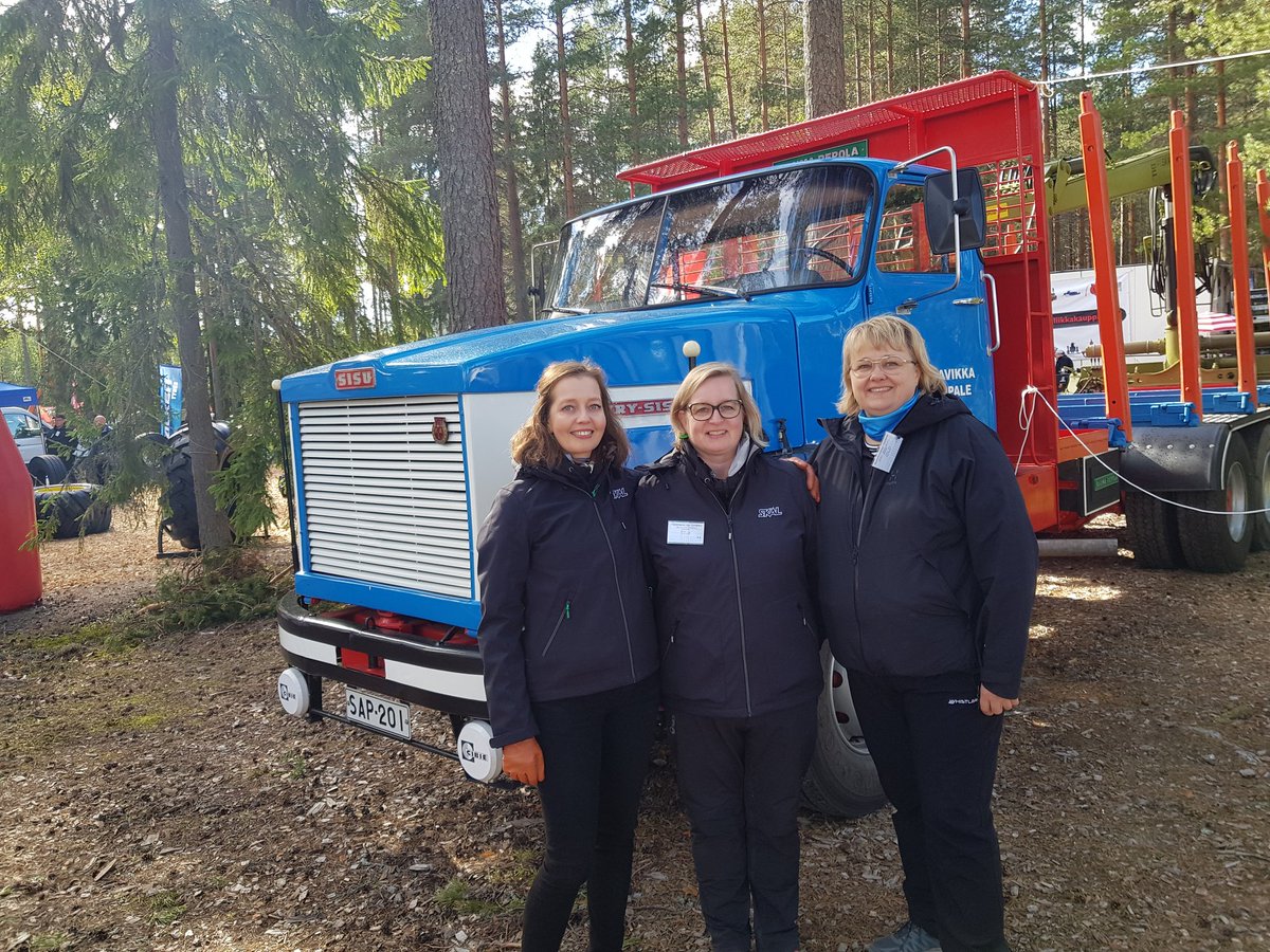 HeiniPolamo's tweet photo. Nuotiotulilla puhutaan kaikesta ja tunnelma on lämmin. Olipa mukavaa turista #yhdessä #kuljetusala jutut halki #FinnMETKO @JamsanK
@SKALry https://t.co/S1A72Lvoa6