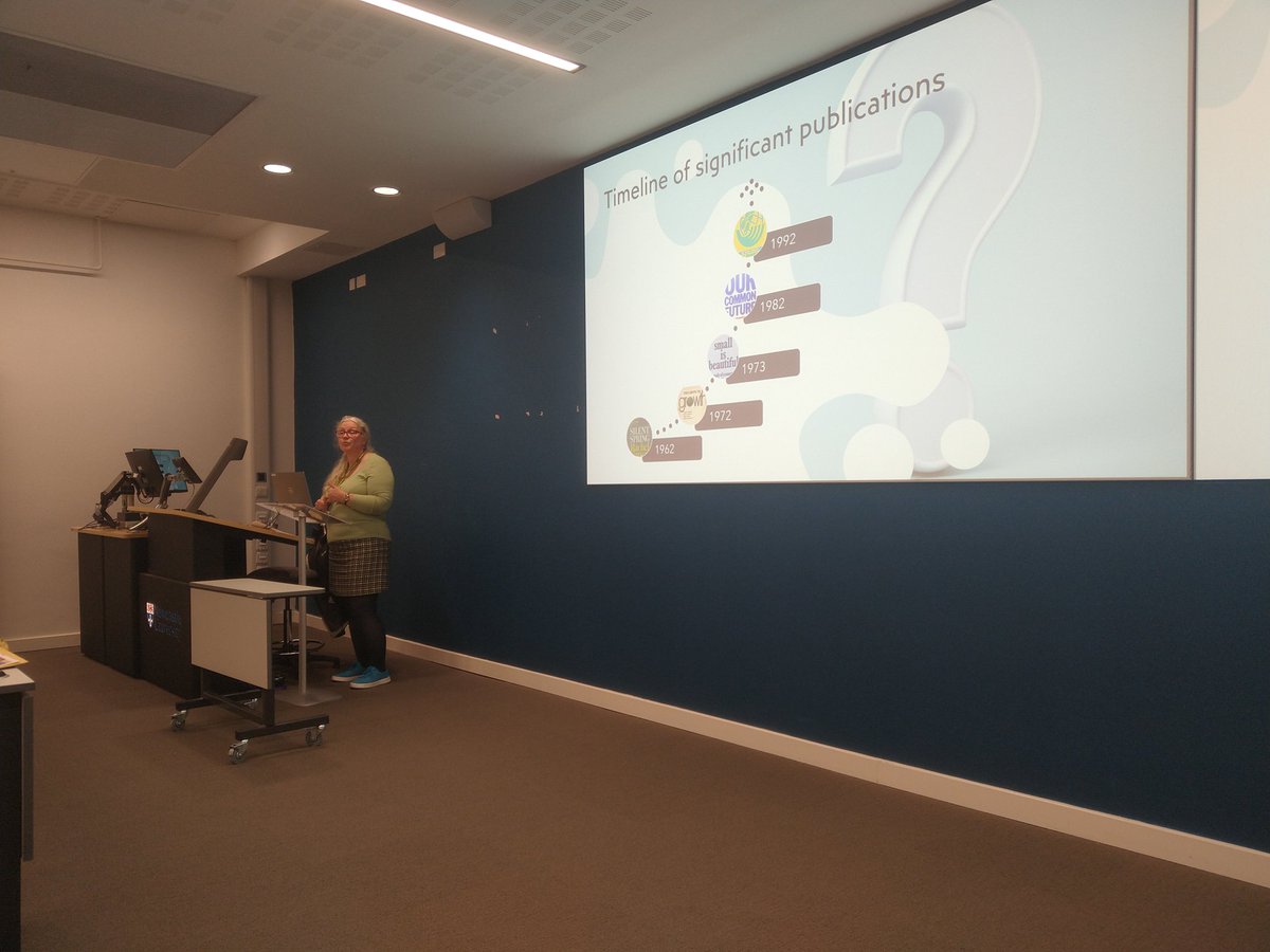 Snapped <a href="/contourgeek/">Prof Kate Pangbourne FHEA FRGS CMILT #WIASN</a> delivering the Brian Hoyle lecture for <a href="/transportgeog/">Transport Geography</a> at #RGSIBG22 - describing the challenges that our community faces and how her academic history shapes her viewpoint