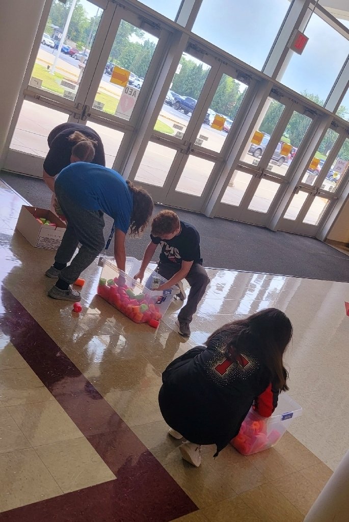TriadHighSchool's tweet photo. Mrs. Kasper's Accounting students have been learning how transactions can impact accounts. This group challenge activity is to see if they really get it or not!
#debitontheleftcreditontheright 💵 https://t.co/ai4jL2H8oY