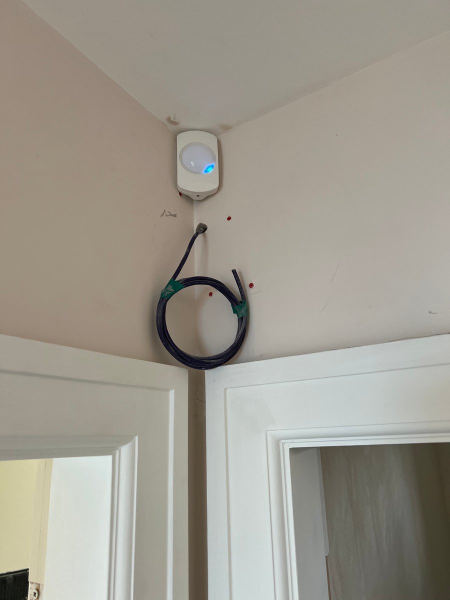 BBASSecureU's tweet image. Don't you just love when a plan comes together. We are still in our 2nd phase of this Intruder Alarm installation... but who doesn't adore a @TexecomLtd installation. #BBAS #Installation #WorkInProgress #Intruder #Safety #Alarm #CapturePIR #DiamondWhite #Smartcom