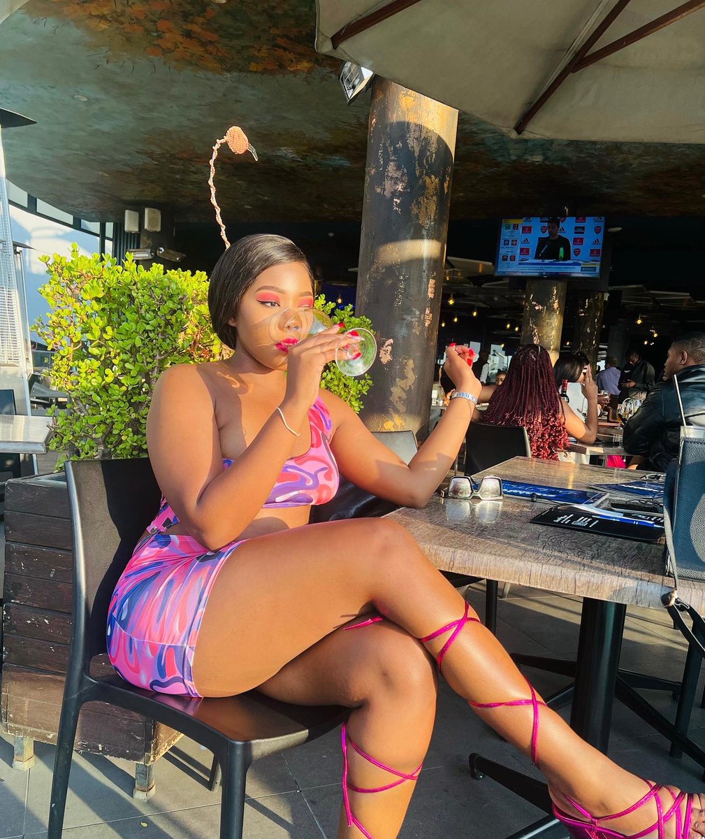 candy_da_baddie's tweet photo. Sitting pretty https://t.co/TCRTNdt1vT