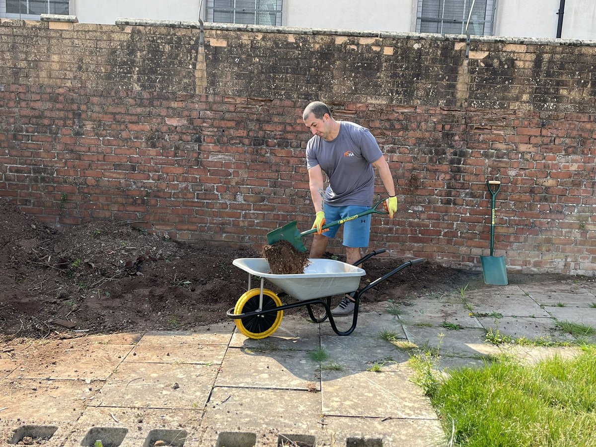 FirstChoiceHA's tweet photo. The weather in Cardiff has been kind to us as we start another Garden project with @Keep_Wales_Tidy #Back2Nature #TenantsHomes https://t.co/hIW4Kza6aP