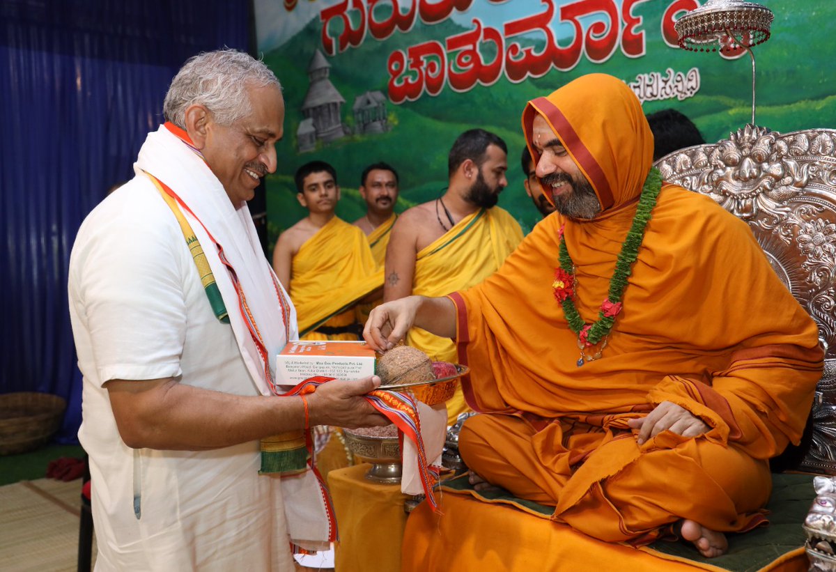 ShankaraPeetha's tweet photo. ಗುರುಕುಲ~ಚಾತುರ್ಮಾಸ್ಯ - ದಿನ 52

02-09-2022

(ದಿನವಿಶೇಷ:

*ಗಣ್ಯಾಶೀರ್ವಾದ: ಸುಧಾಕರ್ ಜಿ - ಹಿಂದೂ ಸೇವಾ ಪ್ರತಿಷ್ಠಾನದ ರಾಜ್ಯ ಸಂಚಾಲಕರು

*ಯಕ್��ಗಾನ ಗಾನ ವೈಭವ)

#Gurukula_Chaturmasya
#ಗುರುಕುಲ_ಚಾತುರ್ಮಾಸ್ಯ https://t.co/eZrXISE3O7