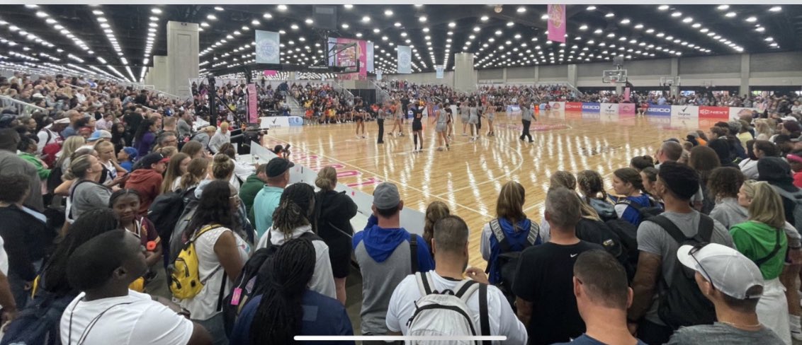 MacIrvinGirls's tweet photo. Good Morning Lady Hoopers! 

Tomorrow is an opportunity to get better. 

Open Run/Skills/Basketball Talk. 

Open to ALL to include 2023s regardless of who you play for.

FREE

Ask someone about our runs…🔥

Questions: @BrianMouton5 https://t.co/nzNvDkGOn3
