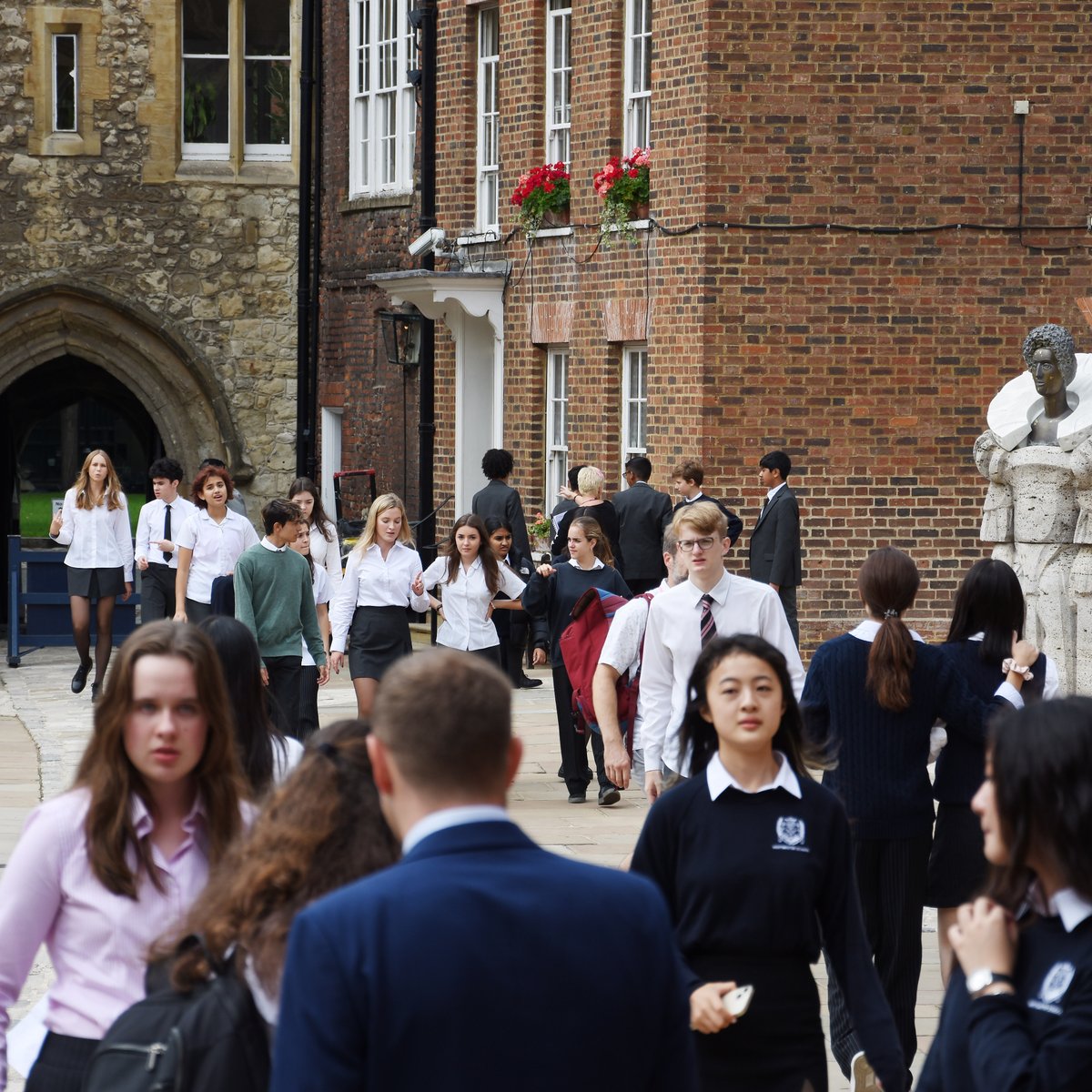 wschool's tweet photo. New beginnings! 

Our new Fifth Form and Sixth Form pupils have set foot in Yard for the first time as Westminsters. https://t.co/0OWB56sUX2