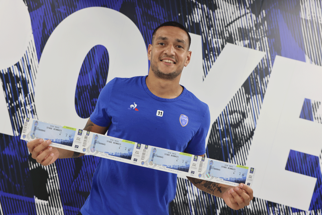 estac_officiel's tweet photo. Deux places à gagner pour ESTAC⚡️RENNES ! 🏟

 🔁 RT + follow 
🔥 Mentionne un ami en commentaire
⏳ TAS samedi 19h00

Augmentez vos chances en participant également sur notre page Facebook. 👀

#ESTACSRFC 🔵⚪️ https://t.co/rxbeSIwST3