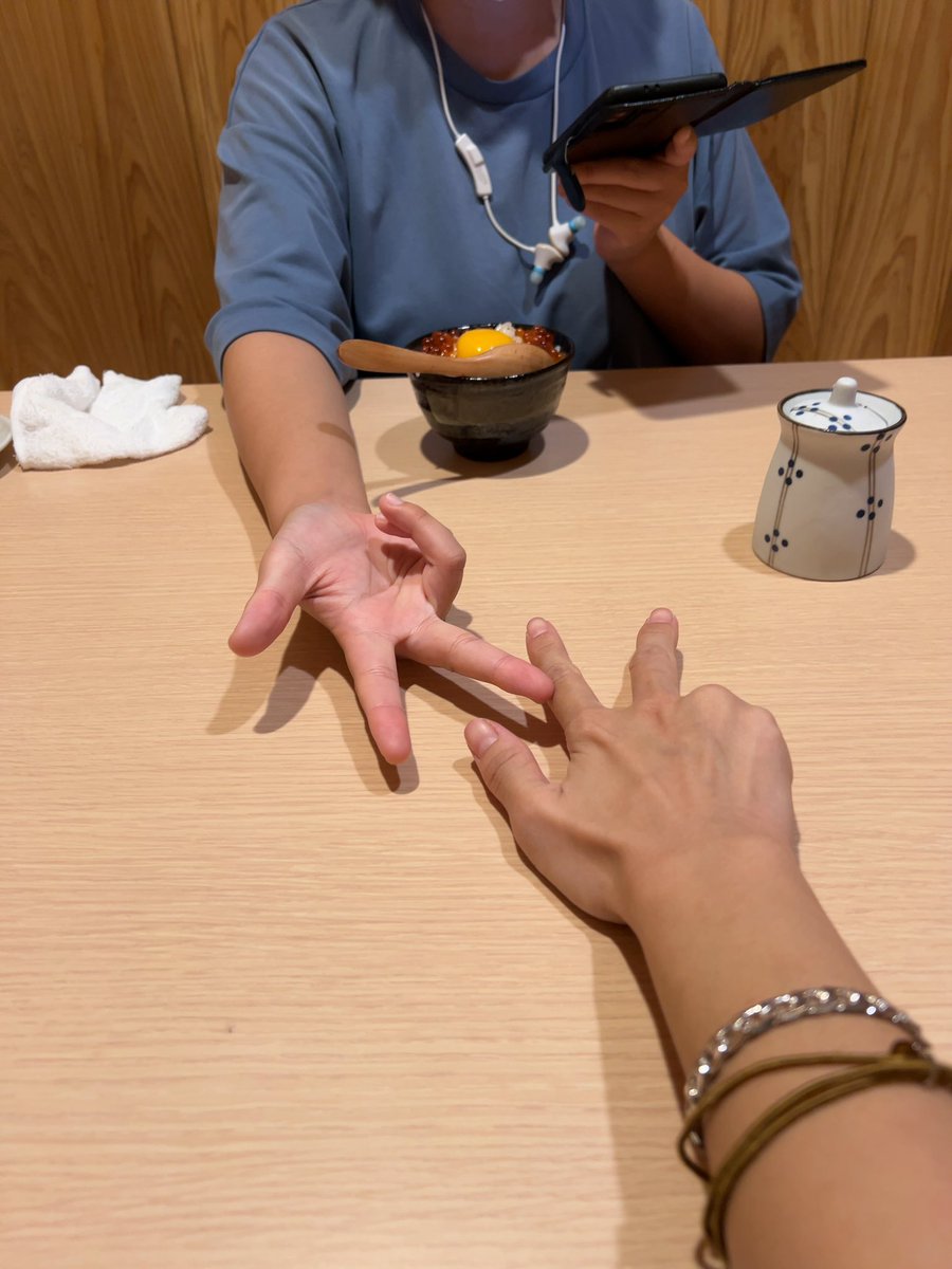 Sakuya_0616's tweet photo. 相方と初飲み！
1枚目は料理を撮る相方を撮ろうとして失敗しました笑
うぇい https://t.co/mumcdh67a4