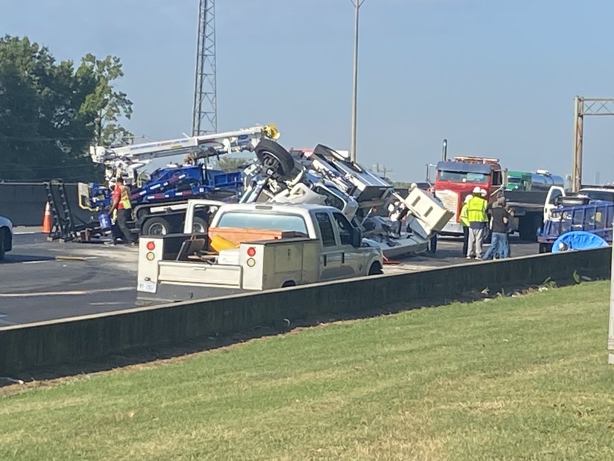 Andy_Nagele's tweet photo. Crash on I85 SB near Statesville Ave. @wsoctv https://t.co/14ood0eq5f