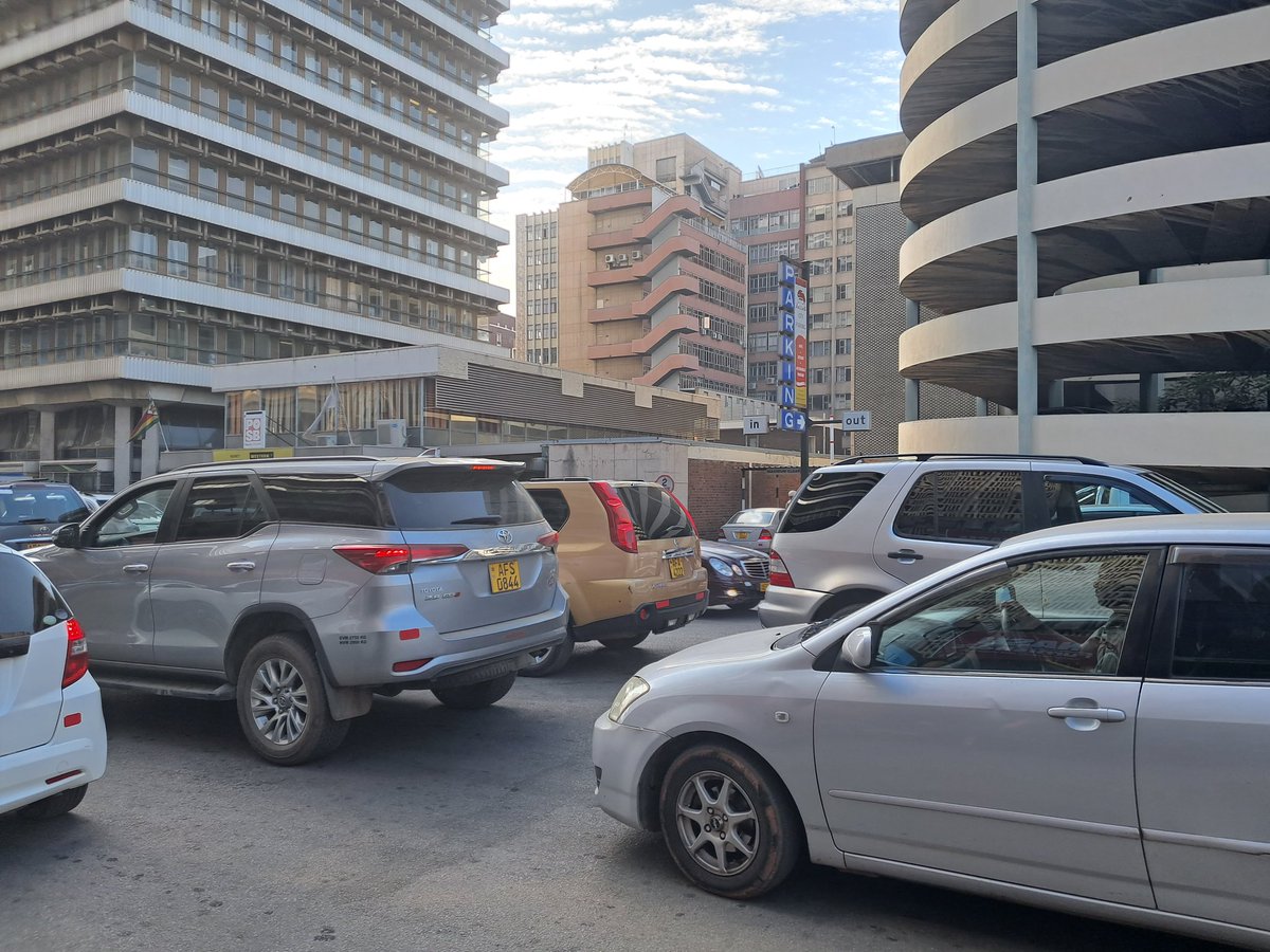 johnsonnp's tweet photo. @cohsunshinecity @ChidemeMichael we literally have to beg "street fathers" to get into Kwame Parkade. The island is now a car washing bay. City traffic officers also cashing in on the setup https://t.co/jTqW32BZQY
