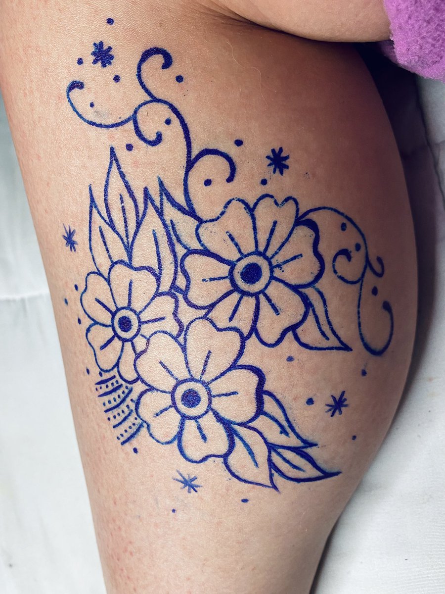 twilightbabxy's tweet photo. Adding color soon 🌸 https://t.co/FjWFhzXfKP