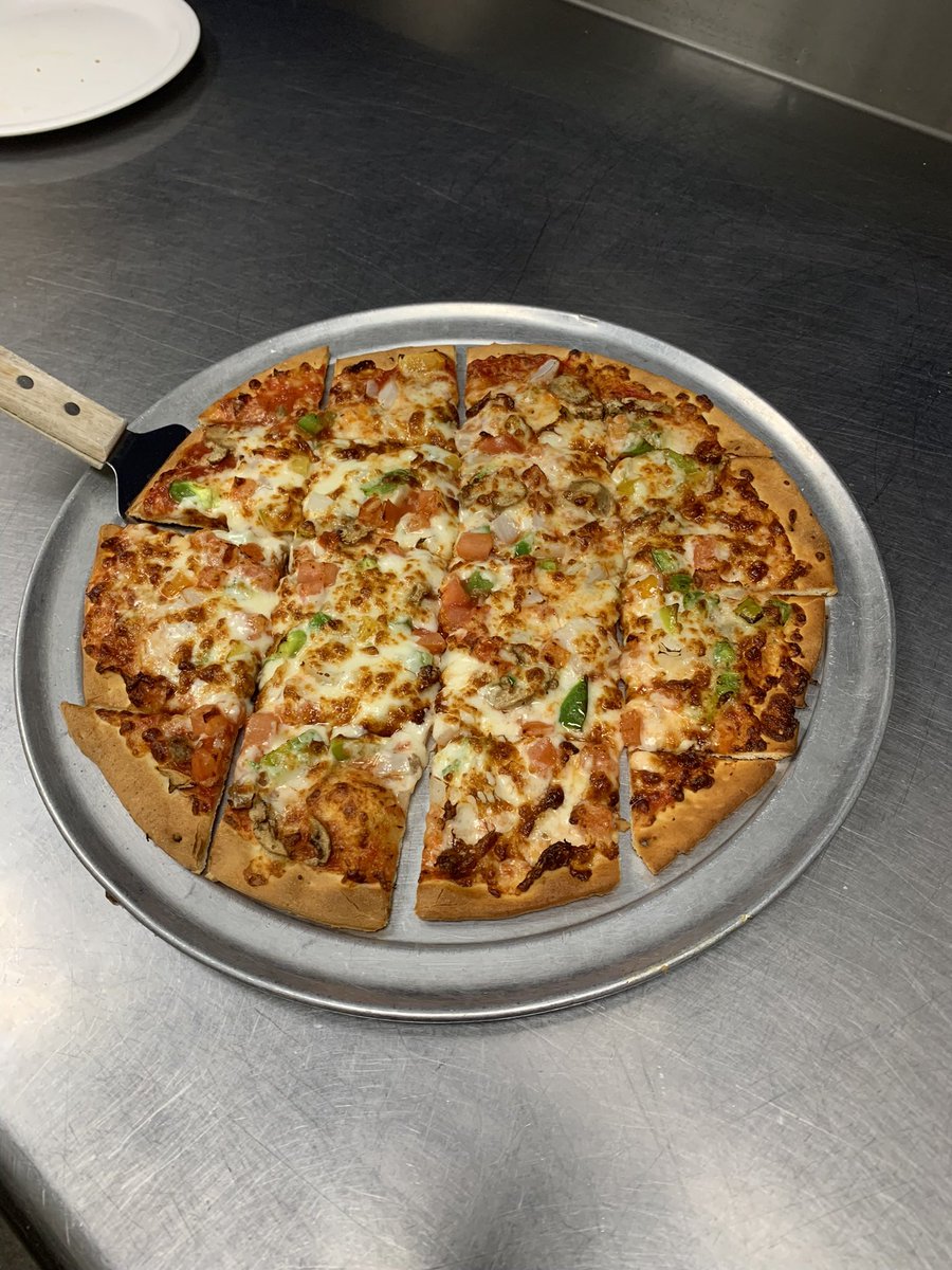 HendersonMrBs's tweet photo. It’s #FreePizzaFriday! 🍕 Hit that RT button for your chance to win a free large one topping from Mister B’s! Must follow to win. https://t.co/P33hE7dfGx