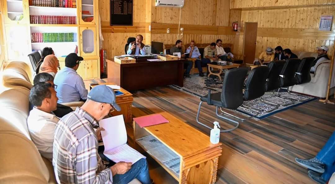 airnewskargil's tweet photo. ADC Kargil reviews preparedness for mock exercise for earthquake disaster
Instructed to circulate a task list assuming a role to different departments &amp; the departments to act accordingly with the task list
@prasarbharti @ddnewsladakh @DDNewslive @airnewsalerts @santoshsukhdeve https://t.co/64nFr1LHay