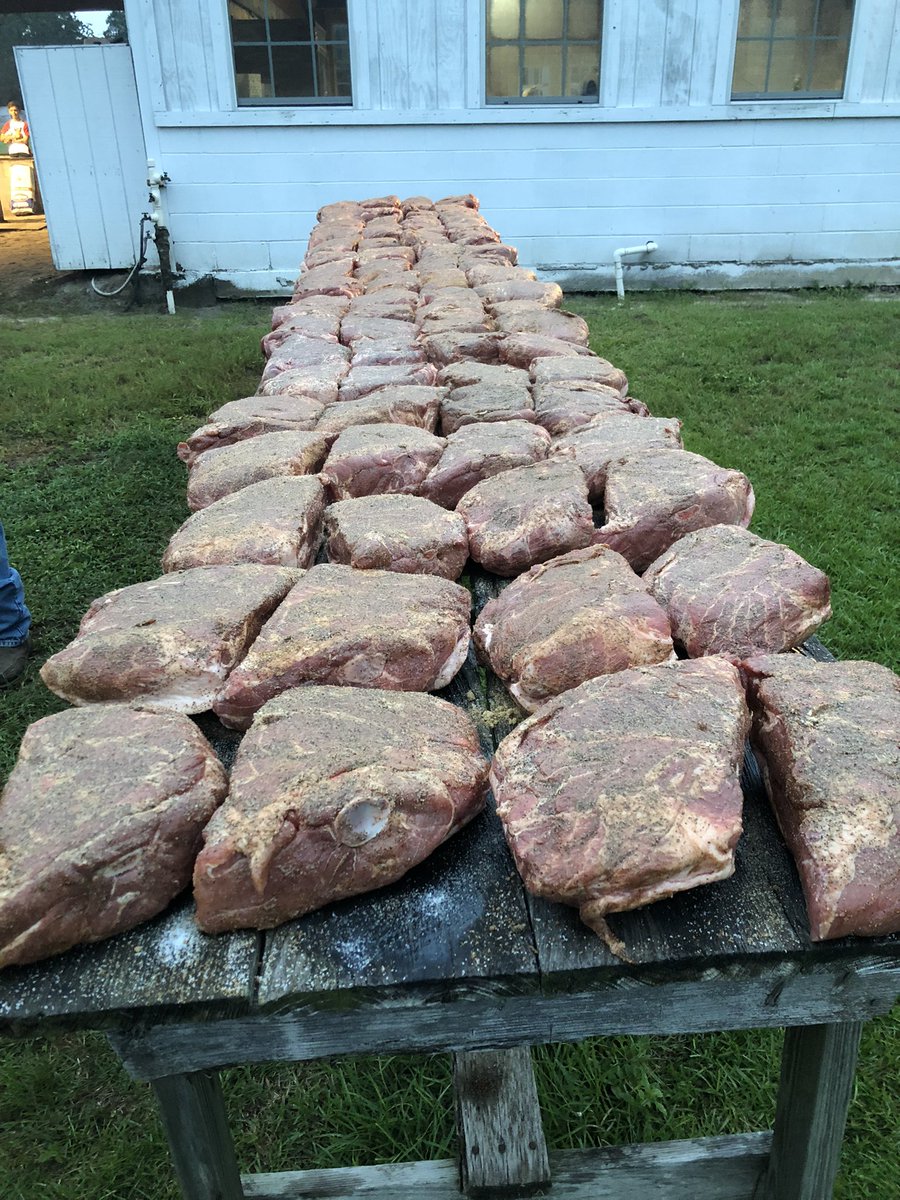 GamecockFFA's tweet photo. Butts are on! Thanks to everyone for supporting our livestock showteam through the Boston Butt fundraiser. https://t.co/hC5hOjlFs2