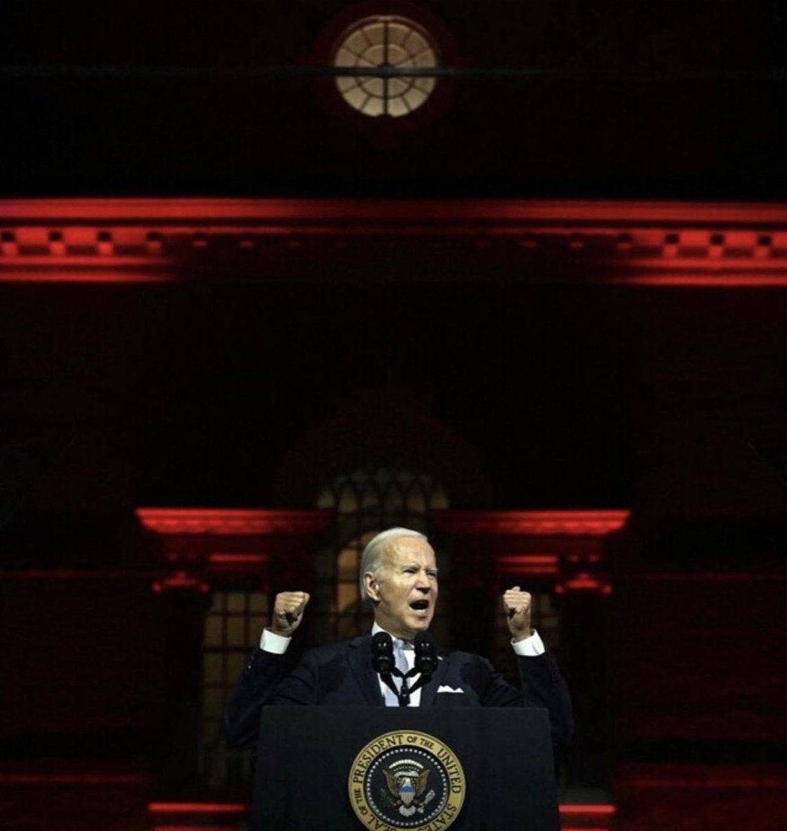 ThanksObama18's tweet photo. I think we’ve seen this backdrop before.  #PedoHitler https://t.co/gOOYjDwXOW
