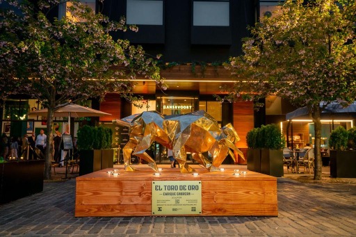 amfAR's tweet photo. #amfARVenezia is 5 days away and we have fabulous works up for auction, including this stunning sculpture by @expertosenarte. If you can’t join us but want to place a bid, please email amfarvenezia@amfar.org.
#Eltorodeoro
#meatpacking
#boucherblock
#gansevoort
#escultorcabrera https://t.co/YJF9L4qcRX
