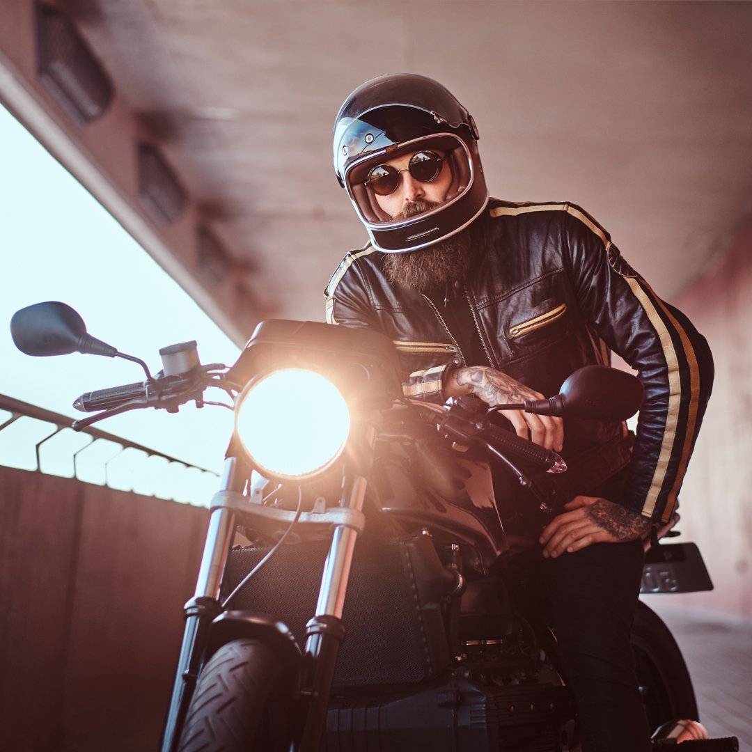 GAGANDEEPGOYAL3's tweet photo. Wear a helmet, it might save your life! π It's summertime and it's important to keep yourself safe on motorcycles. If you don't ride, make sure you keep an eye out for them on the road.
#savelives #motorcycles #helmet #wearahelmet #wellness #awshealth https://t.co/KHwnQdhPhx