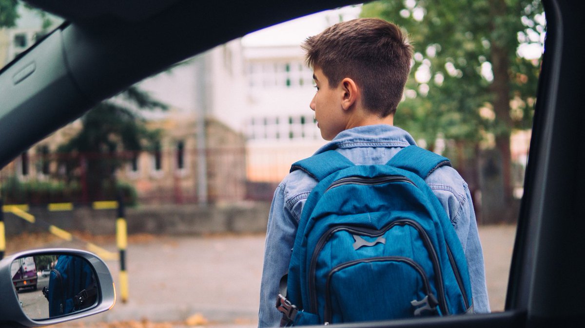 #BLOG
Handling back to school anxieties

Heading back to school can be a time of excitement &amp; new beginnings however, for some it may seem daunting &amp; scary

We share the worries that many students have &amp; what you can do to help support them

👉 transitionsuk.org/blog/back-to-s…