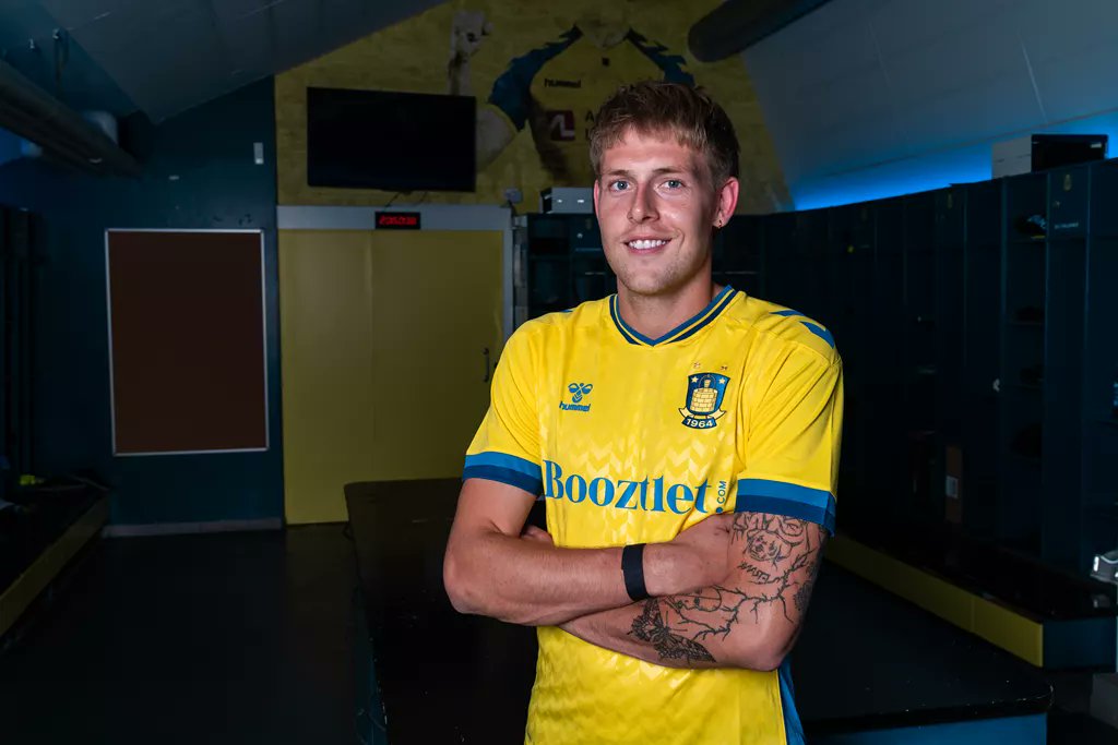 Drew_aka_drew's tweet photo. 💛💙 https://t.co/S54JHwI7nS