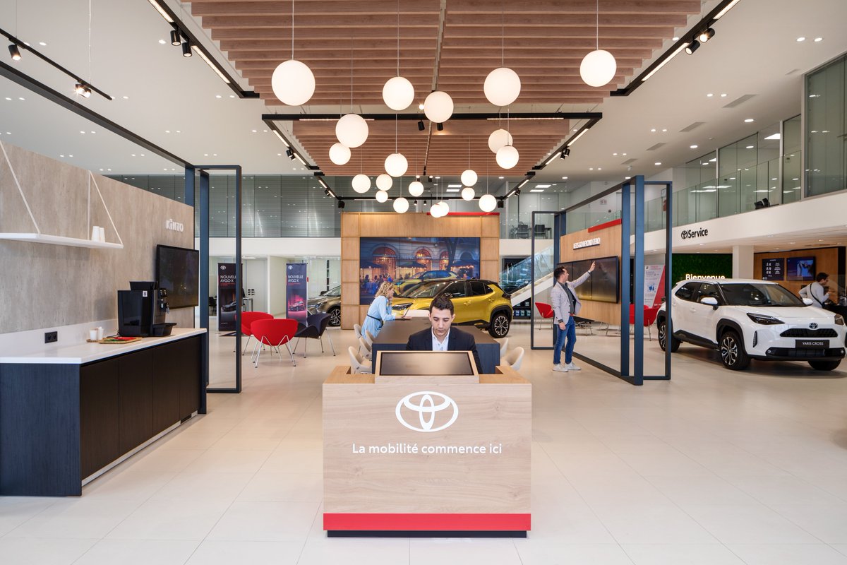 DalzielandPow's tweet photo. Pleased to share the news of our work with Toyota Motor Europe to define and create a new showroom concept which launched earlier this year - https://t.co/zsDWvOYfvs #brandexperience  #retailexperience #brandinnovation #retaildesign #storedesign #brandexperiences #newretail https://t.co/PoYFHrI1QP