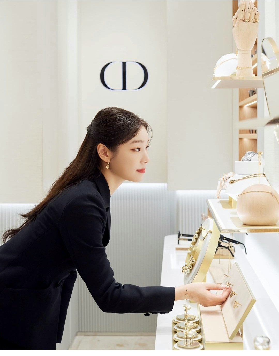 Fbp4xumaQAAZPuI?format=jpg&name=large