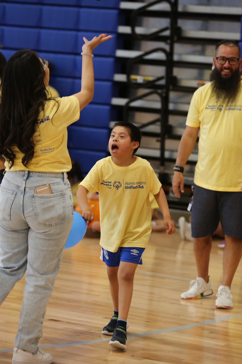WEunified's tweet photo. Happy Fri-YAY! We are ready to kick off a three day weekend. What a fun throwback to our Unified Skills Showcase last spring. Stay tuned to see what else we have in store this year! 😊🎉 #unified #WEunified #BeTheWe #WatchUsGrow #SOTX @AHISD @WoodridgeElem https://t.co/JyfPS0FzuD