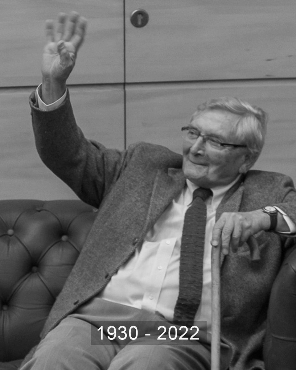 ✞ Lamentamos profundamente la partida del profesor Ernesto Rodríguez S. Fuimos unos afortunados de haber podido compartir y aprender de él durante más de 30 años.

Nuestras más sinceras condolencias a sus familiares y amig@s.

→ Aquí, parte de su legado: bit.ly/3eh1fuu