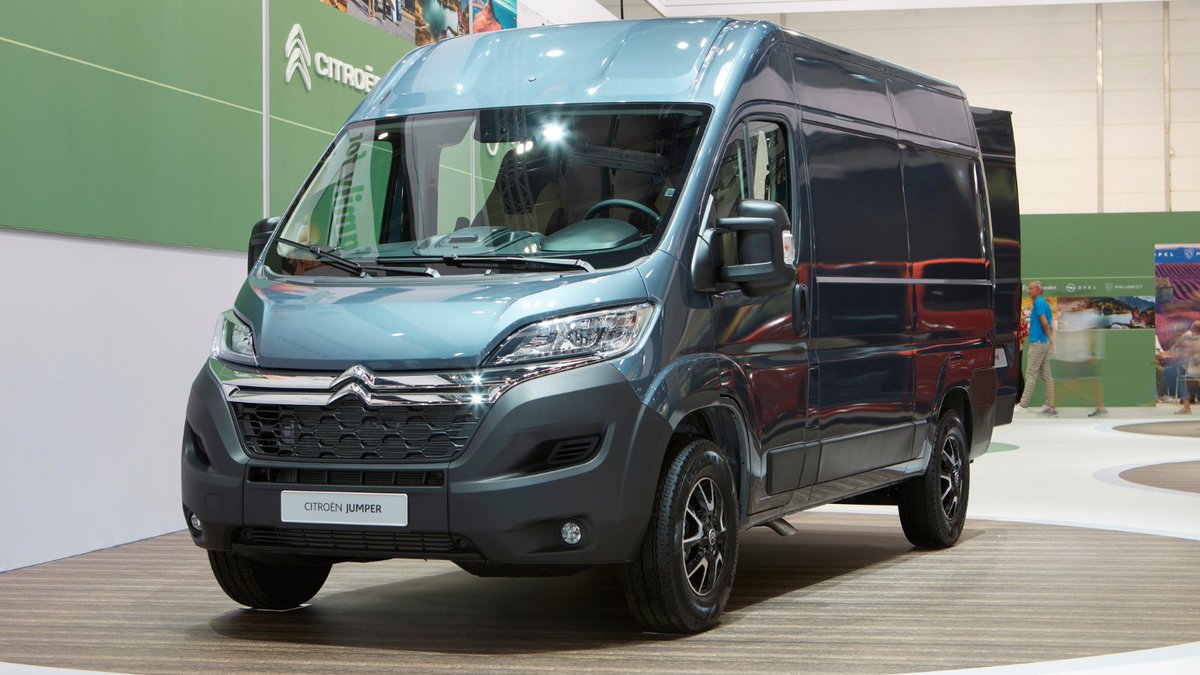 StellantisES's tweet photo. Presente en el Salón de la Caravana de Düsseldorf con cuatro marcas, #Stellantis ofrece la gama más amplia de modelos, tamaños y propulsiones en Europa, cubriendo las necesidades de los fabricantes de autocaravanas y de las familias que utilizan #RV ➡️https://t.co/o5eJn7eLCv https://t.co/mGGeje6C67