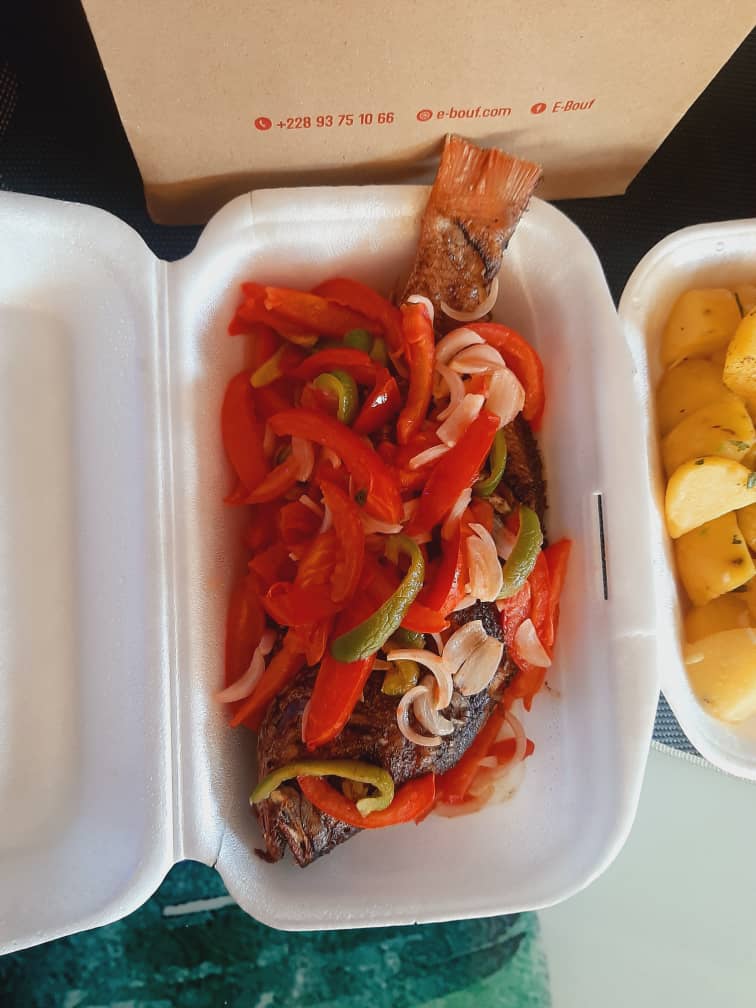 bouf_e's tweet photo. Nos pilotes méritent notre respect, parce que moi, on me donne ça d'aller livrer un client, si les policiers n'ont pas bloqué poisson là, c'est que les voleurs m'ont braqué sur le chemin 😂

Commandez ici ⤵️
🛒 https://t.co/2TiEgI7IpC
☎️ +22893751066

#bouffe #livraison #food https://t.co/YdHfgWqJCT