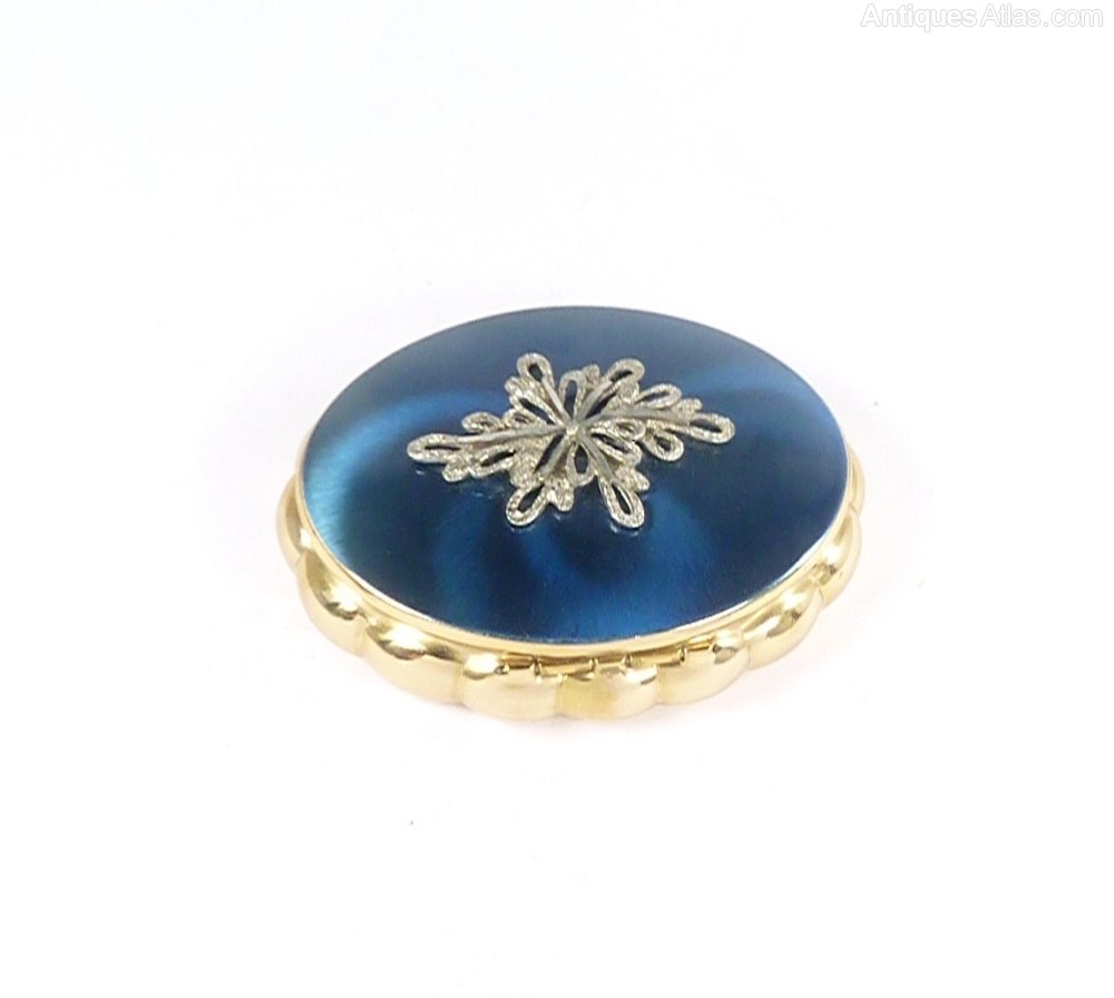 antiques_atlas's tweet photo. The Vintage Compact Shop🎁Gifts Galore on this link
https://t.co/vfRKVQpaRt
Including Vintage Teal Enamel Kigu Music box
https://t.co/bduf9TVrO1
#vintagecompact #vintagecompacts #strattoncompact #enamelledcompact #kigucompact #vintagepowdercompact
@Vintagecompacts https://t.co/5PzMsyL8vd
