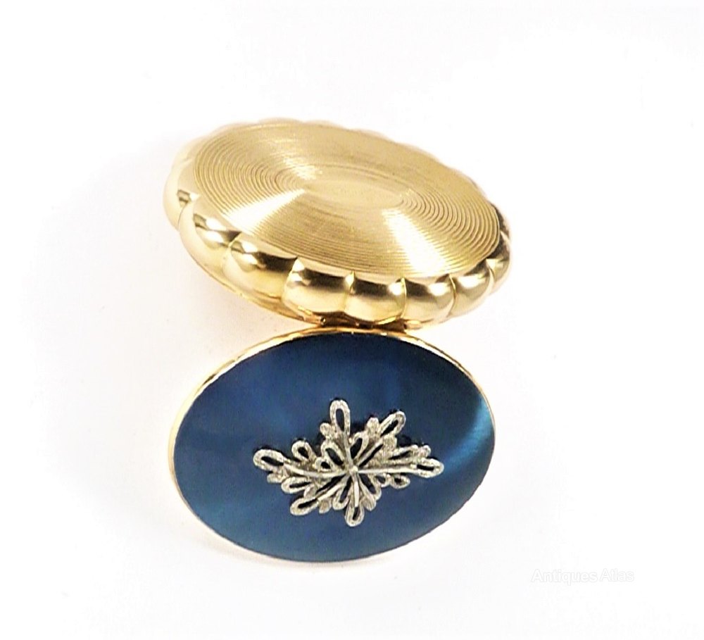 antiques_atlas's tweet photo. The Vintage Compact Shop🎁Gifts Galore on this link
https://t.co/vfRKVQpaRt
Including Vintage Teal Enamel Kigu Music box
https://t.co/bduf9TVrO1
#vintagecompact #vintagecompacts #strattoncompact #enamelledcompact #kigucompact #vintagepowdercompact
@Vintagecompacts https://t.co/5PzMsyL8vd